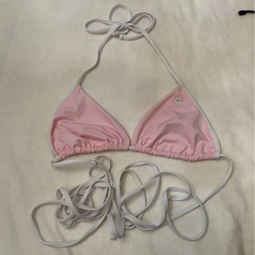 New! Frankies Bikinis Alessa Bikini Top pink with heart cutout 1646